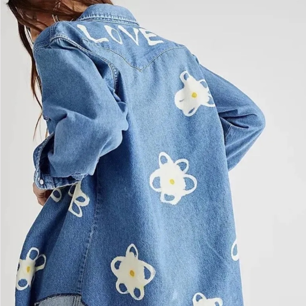 Free People Tricia Fix Daisy Denim Top Button Down Embroidered Love Blue - Picture 3 of 8